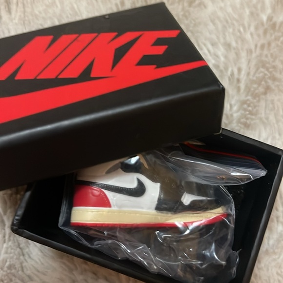 AJ 1 Retro High - Union-Black Toe” Keychain - Picture 8 of 8